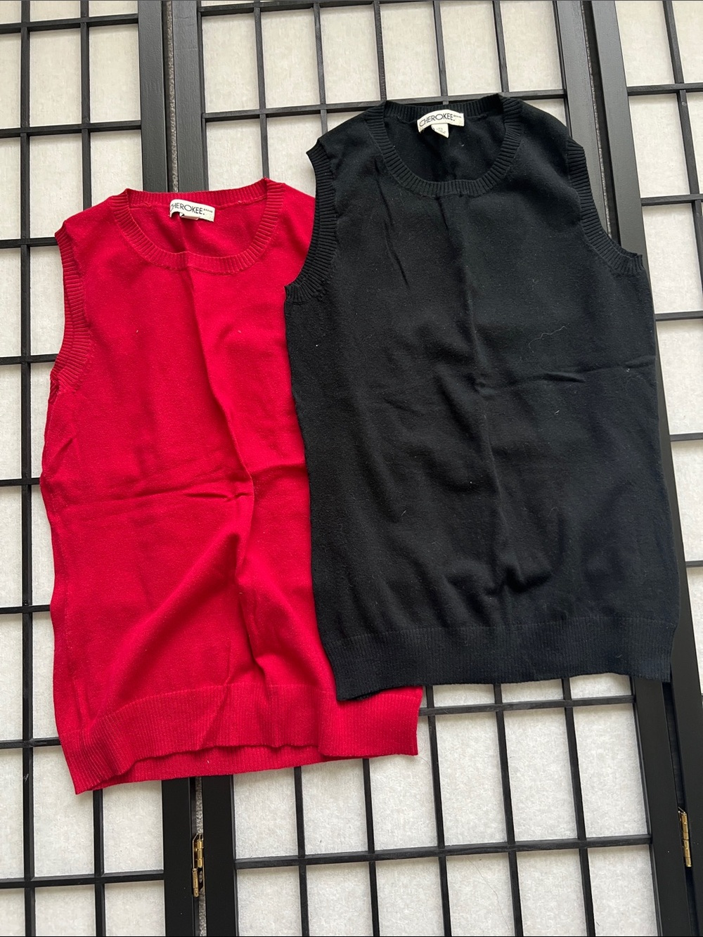Cherokee Ribbed Sleeveless V-Neck Sweater Tops - Red & Black